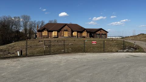 Ghost town of mansions - 7E295C79-3A9F-457B-9159-3C25AECE86F8.jpeg