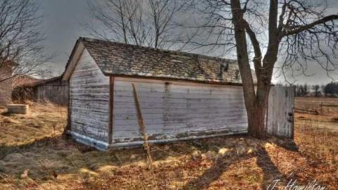 Weathered House - DSC_0283_tonemapped.jpg