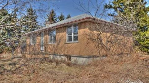 Weathered House - DSC_0287_tonemapped.jpg