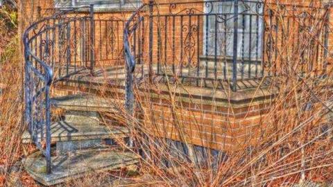 Weathered House - DSC_0290_tonemapped.jpg