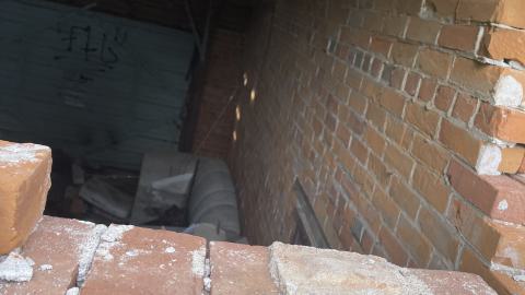 Brick (and only) enterence