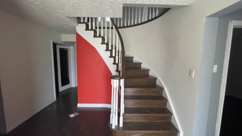 Suburban home in the city photo 3