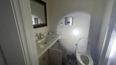 Suburban home in the city photo 4