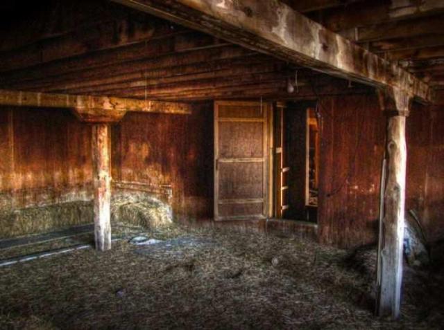 Old House & Barns photo 4