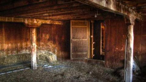 Old House & Barns photo 4