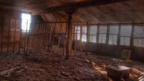 Nice Red Barn - Old-House--Barns4.jpg