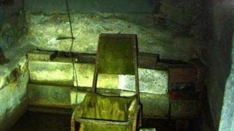 Nice Red Barn - Old-House--Barns9.jpg