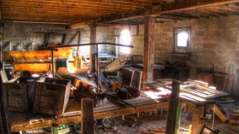 Old House & Barns photo 5