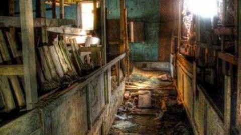 Nice Red Barn - Old-House--Barns18.jpg