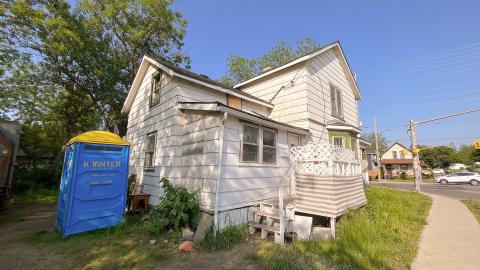 Cute Green House - 05/23 - IMG_2062.jpg