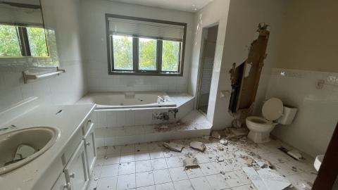 Abandoned mansion - IMG_1882.jpeg