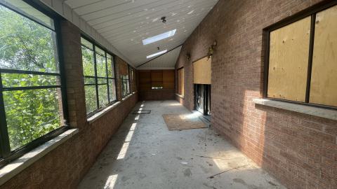 Abandoned mansion - IMG_1887.jpeg