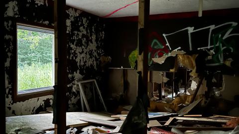 2 houses - E9E9A83C-457B-4415-BCCA-CE24EE12B73D.jpeg