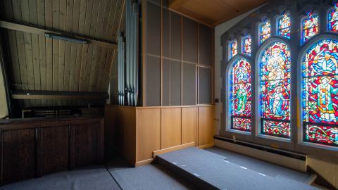 Pipe Organ - abandoned-church-with-working-organ-11.jpeg