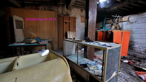 [Dr Junk] Unsure How I Havent Fallen Thru The Floor By Now - JUNE 2023 - IMG_5881.JPG