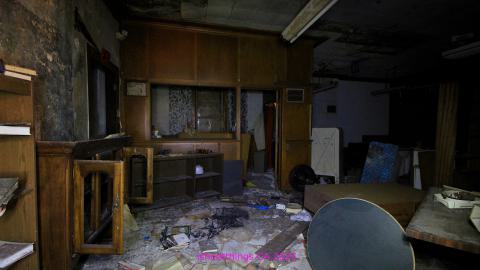 [Dr Junk] Unsure How I Havent Fallen Thru The Floor By Now - JUNE 2023 - IMG_5913.JPG