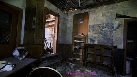 [Dr Junk] Unsure How I Havent Fallen Thru The Floor By Now - JUNE 2023 - IMG_5916.JPG