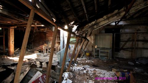 [Dr Junk] Unsure How I Havent Fallen Thru The Floor By Now - JUNE 2023 - IMG_5924.JPG