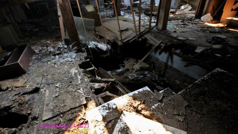 [Dr Junk] Unsure How I Havent Fallen Thru The Floor By Now - JUNE 2023 - IMG_5933.JPG