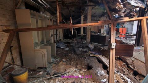 [Dr Junk] Unsure How I Havent Fallen Thru The Floor By Now - JUNE 2023 - IMG_5934.JPG