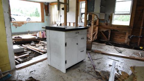 The yellow cottage photo 4