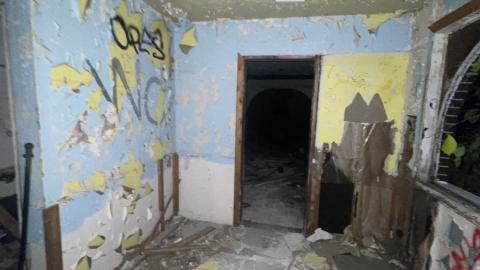 Abandoned motel night picture - IMG_2835.jpeg