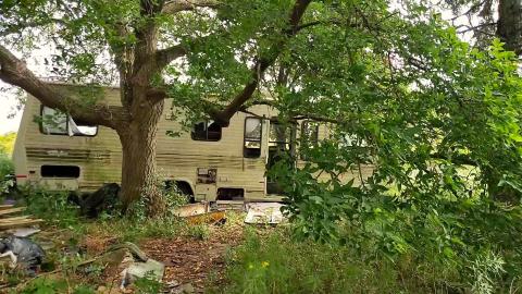 Trash House - Abandoned homes 1  2 - frame at 6m14s.jpg