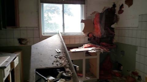 Trash House - Abandoned homes 1  2 - frame at 1m47s.jpg