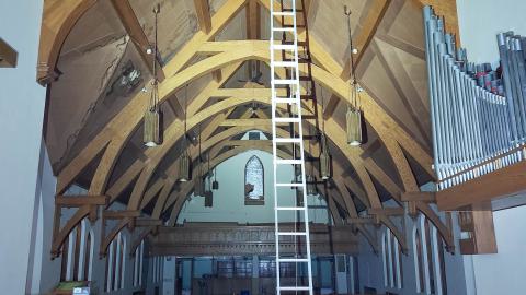 Church - exploring-an-abandoned-church-5.jpeg