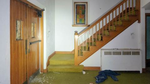 Church - exploring-an-abandoned-church-11.jpeg