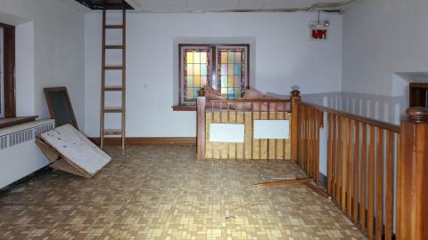 Church - exploring-an-abandoned-church-13.jpeg