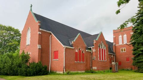 Church - exploring-an-abandoned-church-18.jpeg