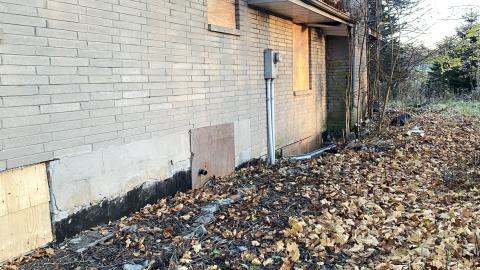 Boarded up house on Taunton Rd photo 4