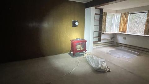 Abandoned bungalow built in 1976 - IMG_3368.jpeg