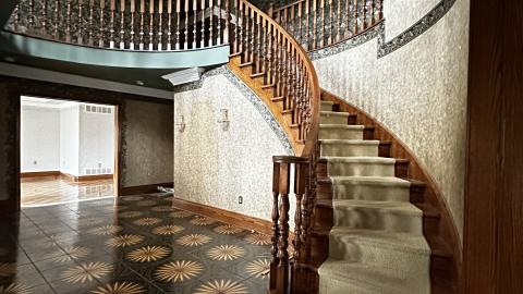 The Mansion On The Hill - IMG_7182.jpeg