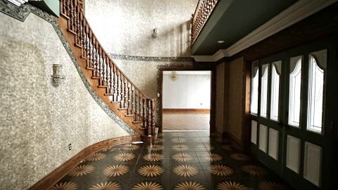 The Mansion On The Hill - IMG_7193.jpeg