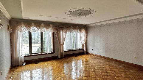 The Mansion On The Hill - IMG_7201.jpeg