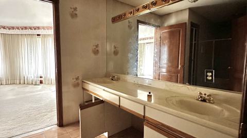 The Mansion On The Hill - IMG_7230.jpeg