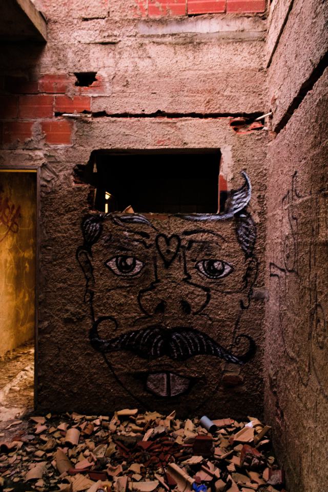 crumbling ruins photo 2