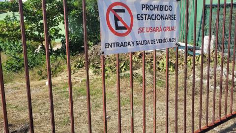 Abandoned parking garage photo 4