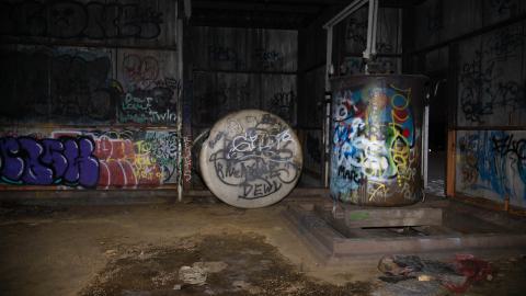 Graffiti up to the ceiling (#1)