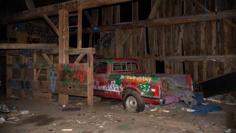 A wide shot of the barn (2)