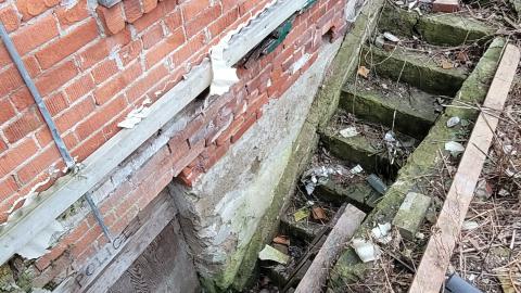 stairs to basement (convenience store)