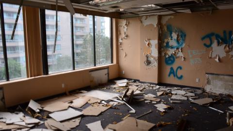 A smoggy day at Brokers - DSC_0106.JPG