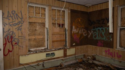 A room which still has the old wood panelling (2)