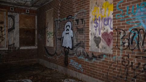 Exterior graffiti (2)