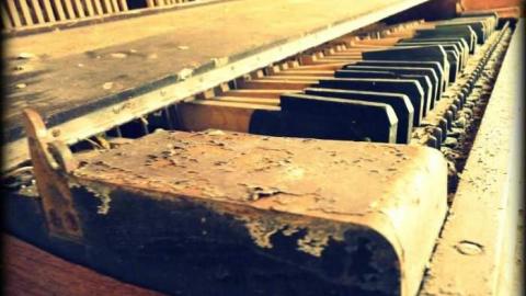 Old Piano House - P1040399.jpg