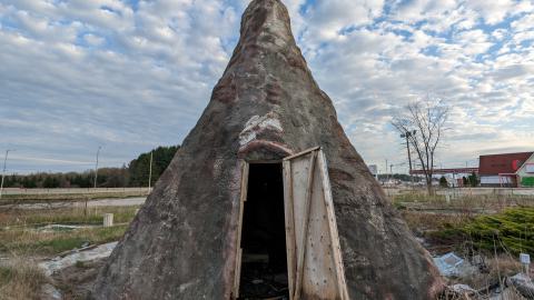 May 2024 - PXL_20240504_230659678.jpg