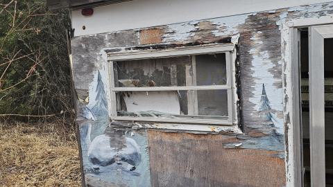 The read right side of the trailer