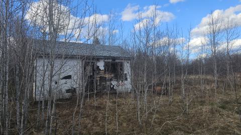 A small building near the entrance of the mine